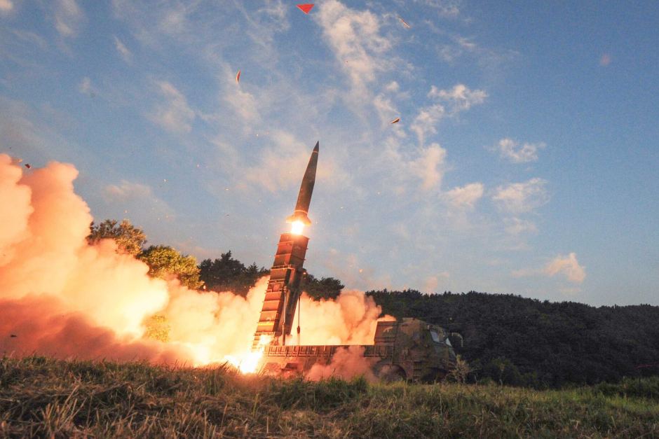 Corea del Sur realiza un ejercicio de misil balístico en respuesta a la prueba nuclear de Corea del Norte. En esta foto proporcionada por el Ministerio de Defensa de Corea del Sur, el misil balístico Hyunmoo II de Corea del Sur