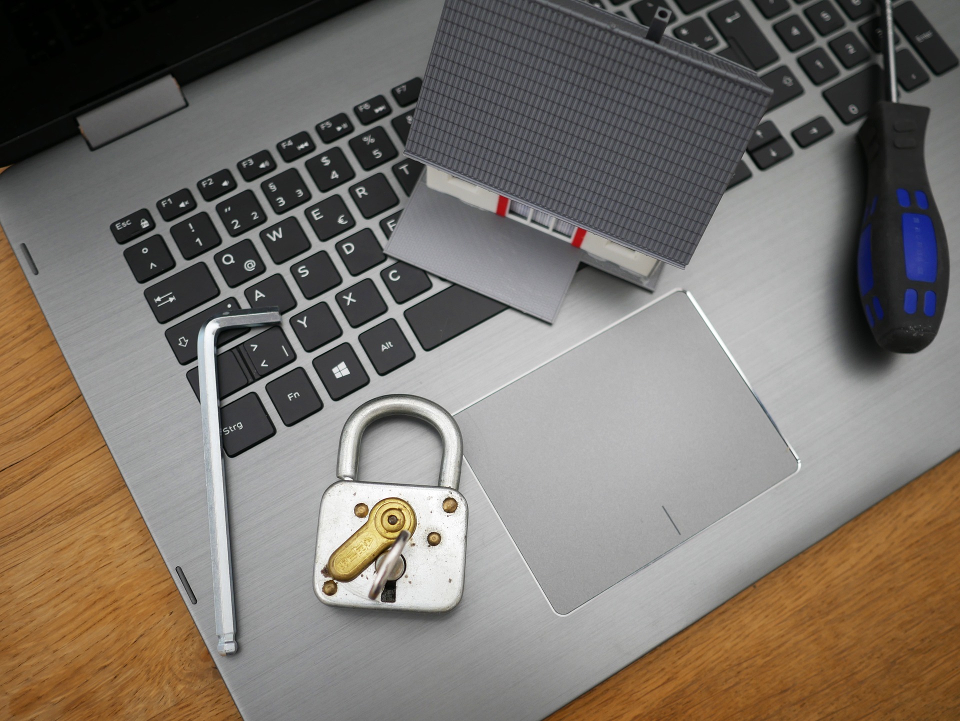 Privado, Propiedad, Privacidad, Privatizar…